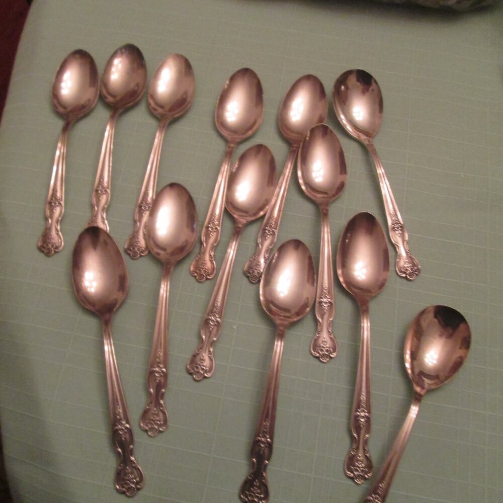 WM ROGERS VINTAGE SILVERWARE SET - Picture 3 of 5